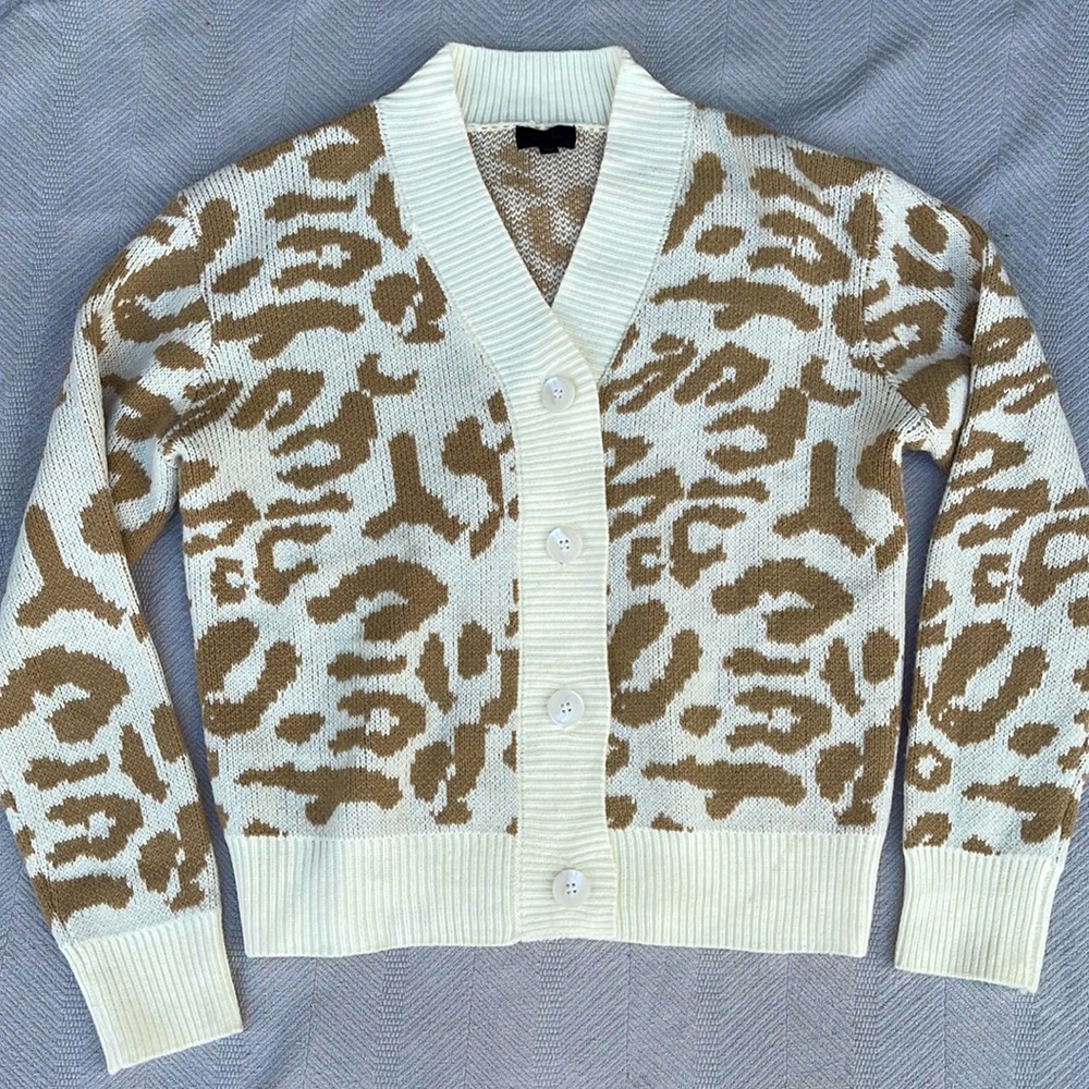 Ontwelfth leopard print button up short sweater